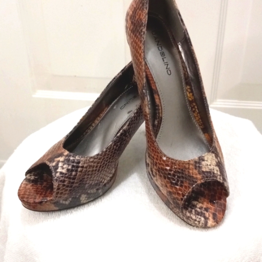 Bandolino Sz 6.5 Snake like 3" High Heels